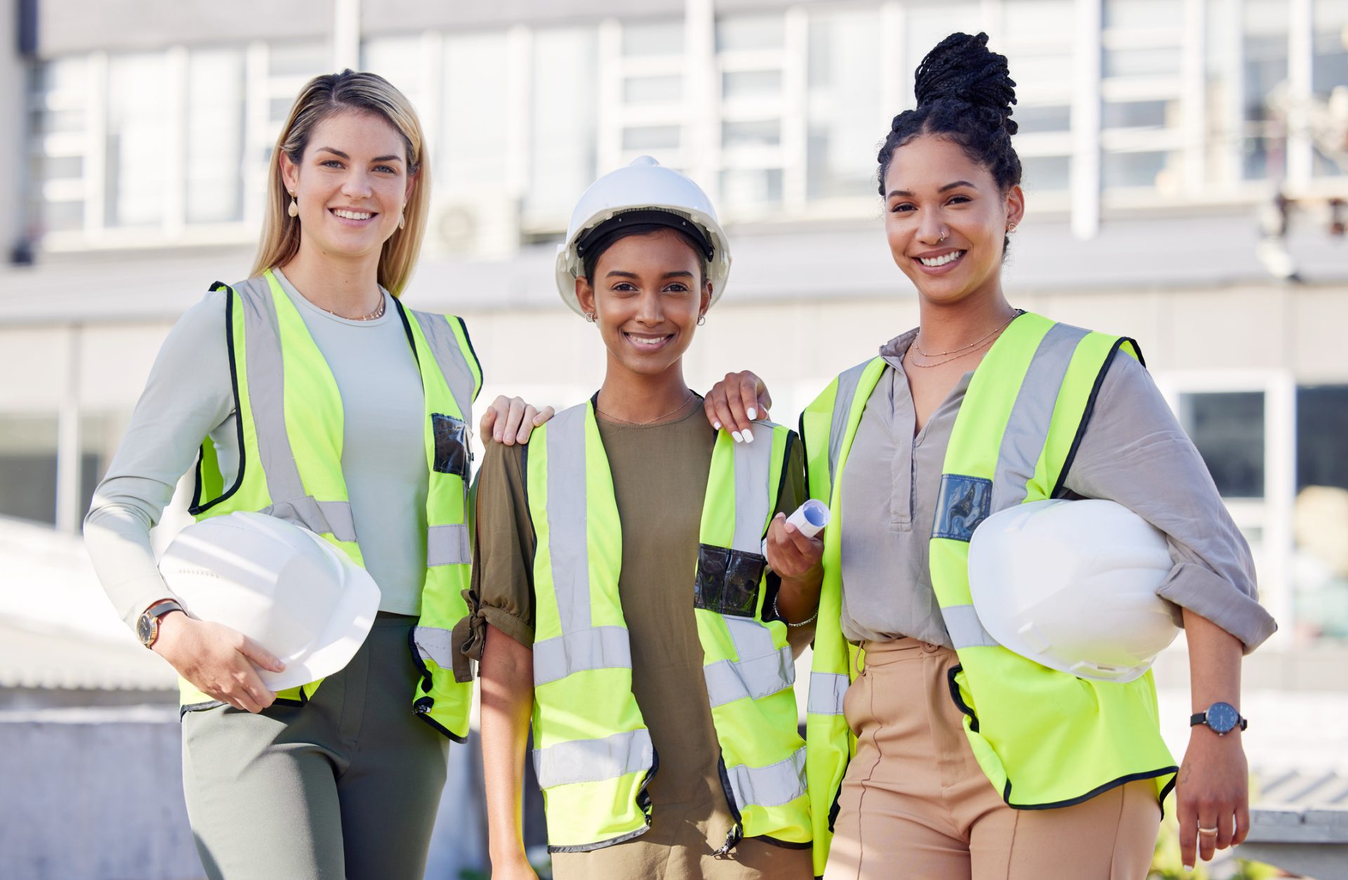 Femmes en vêtements de chantier
