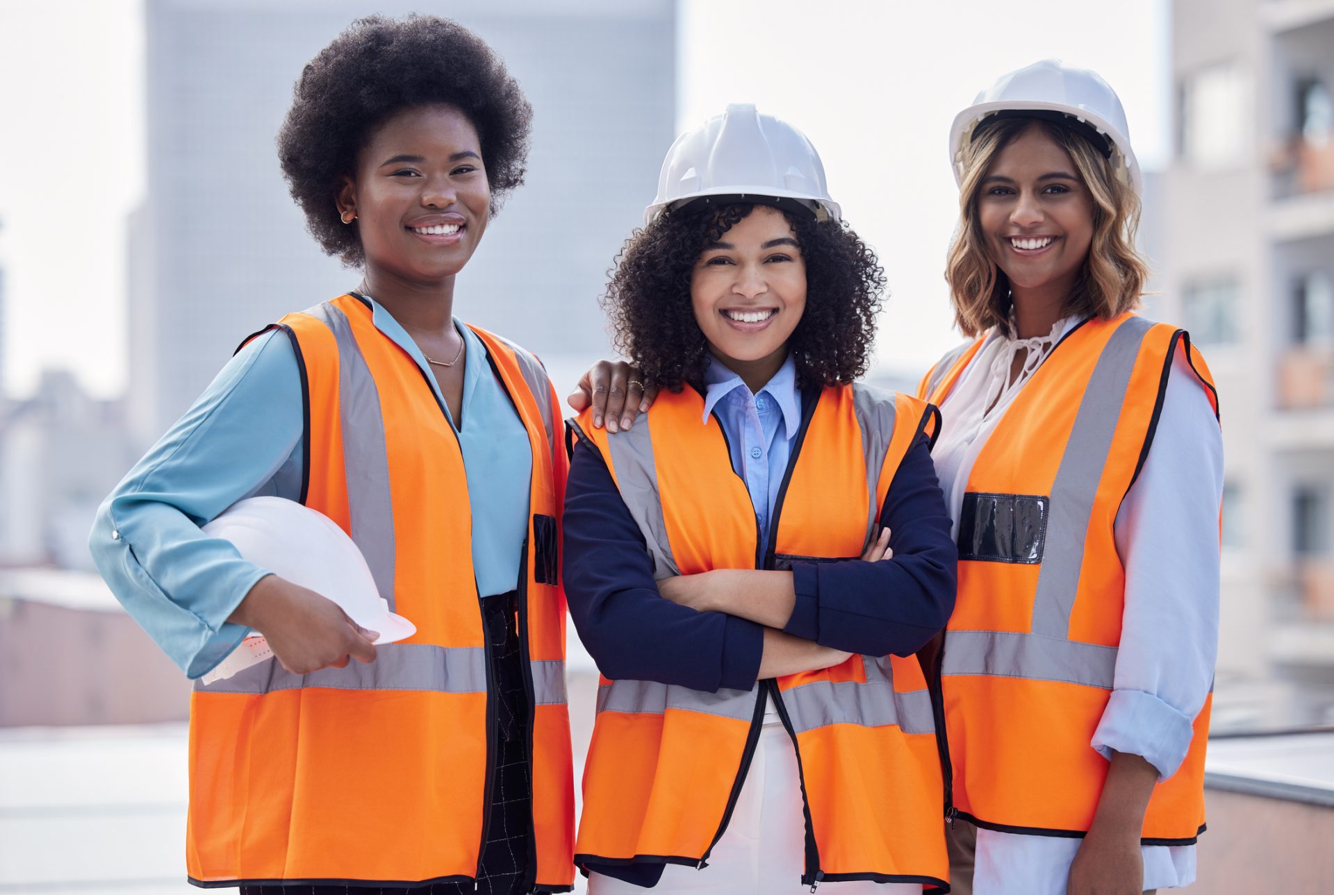 Femmes en vêtements de chantier